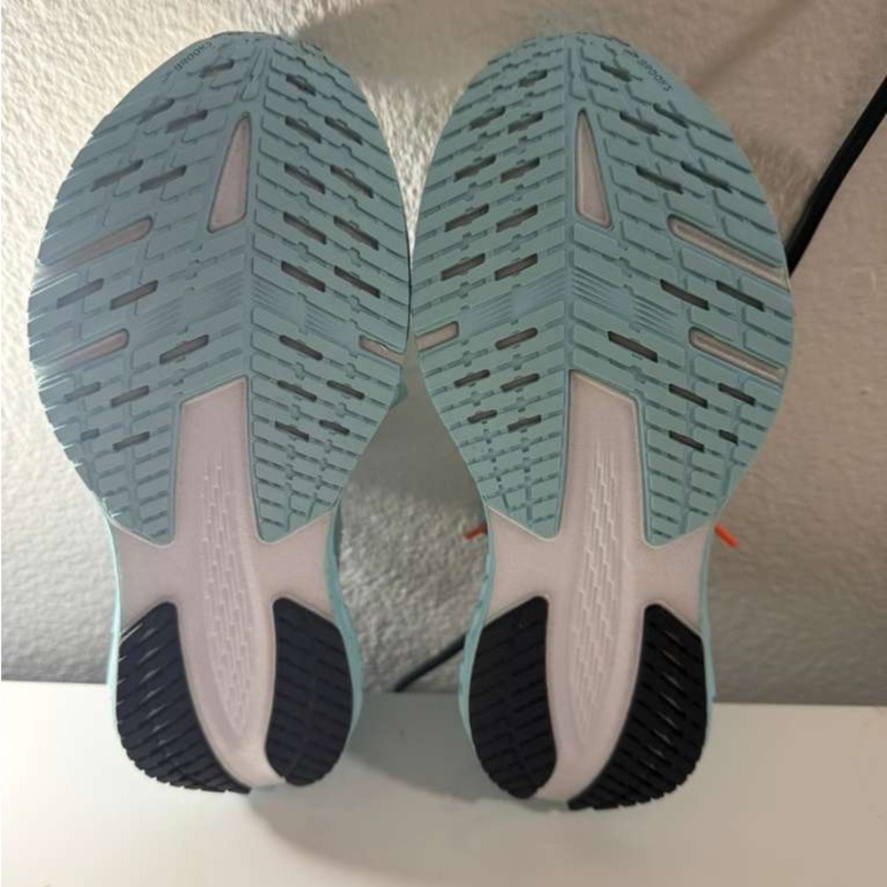 Brooks Women's Launch 11 Athletic Shoes - White and Teal - Picture 7 of 9